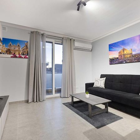 Luxurious & Spacious 2Bd Accomodation At The Podium - Yacht Marina Area, Close To Valletta Msida Bagian luar foto